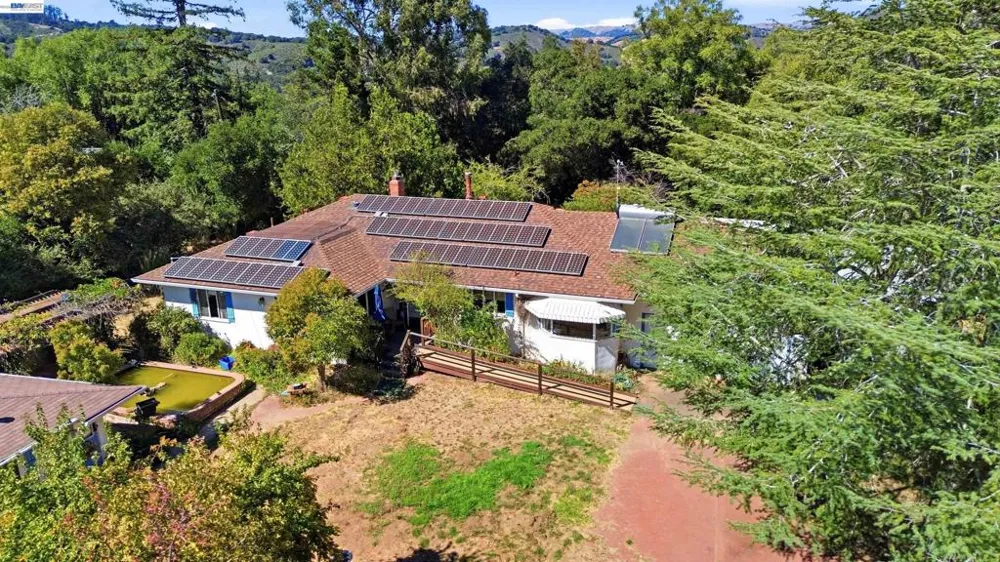 4618 Ewing Rd Castro Valley, CA 94546