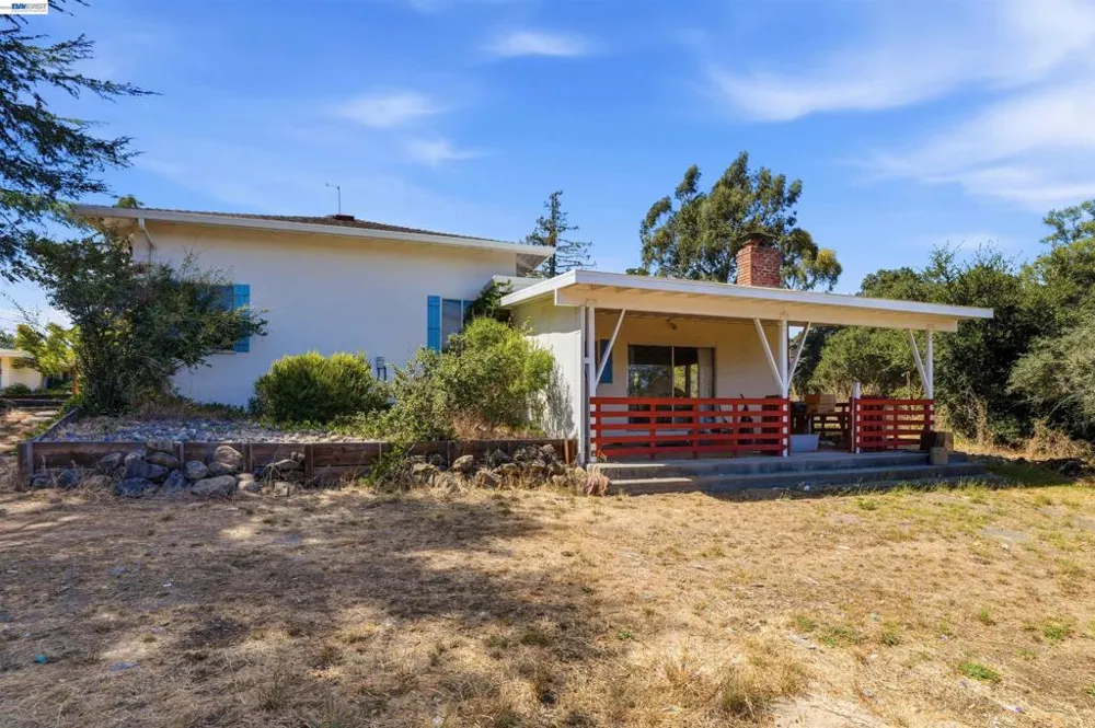 4618 Ewing Rd Castro Valley, CA 94546
