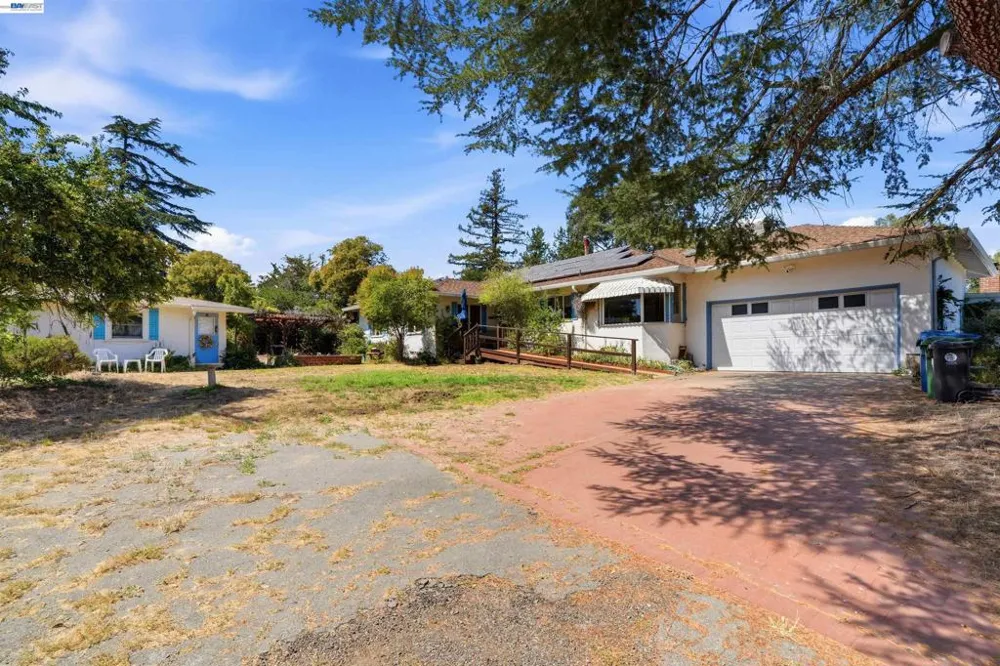 4618 Ewing Rd Castro Valley, CA 94546