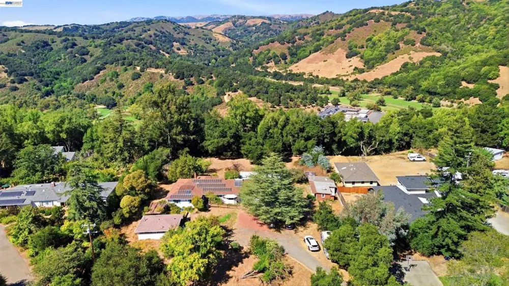 4618 Ewing Rd Castro Valley, CA 94546
