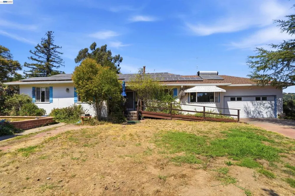 4618 Ewing Rd Castro Valley, CA 94546