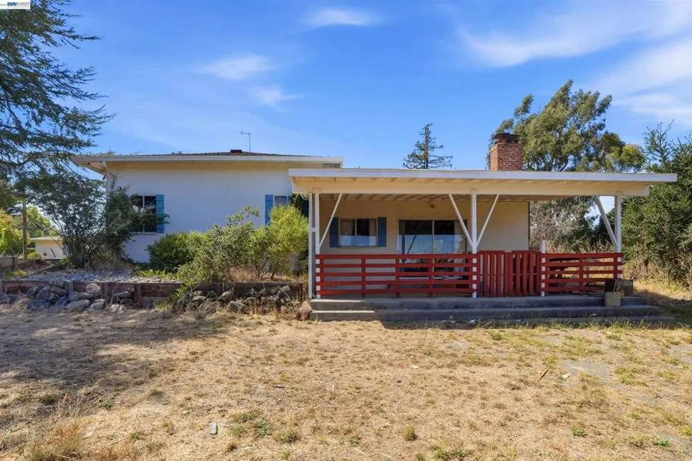 4618 Ewing Rd Castro Valley, CA 94546