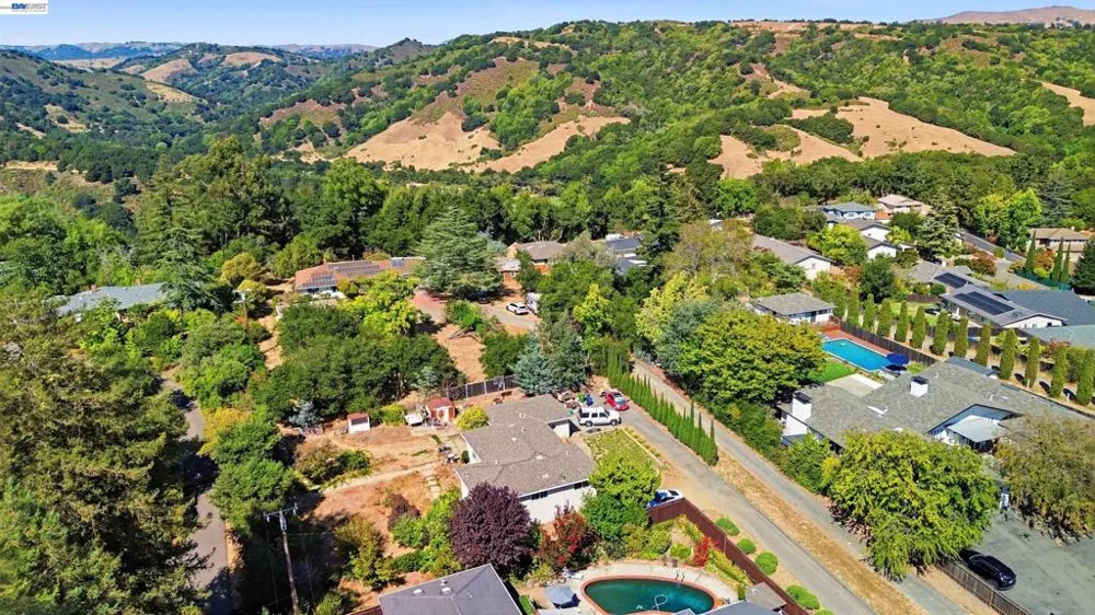 4618 Ewing Rd Castro Valley, CA 94546