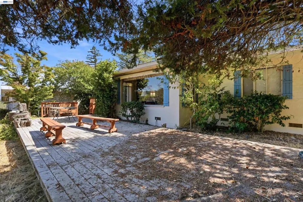 4618 Ewing Rd Castro Valley, CA 94546