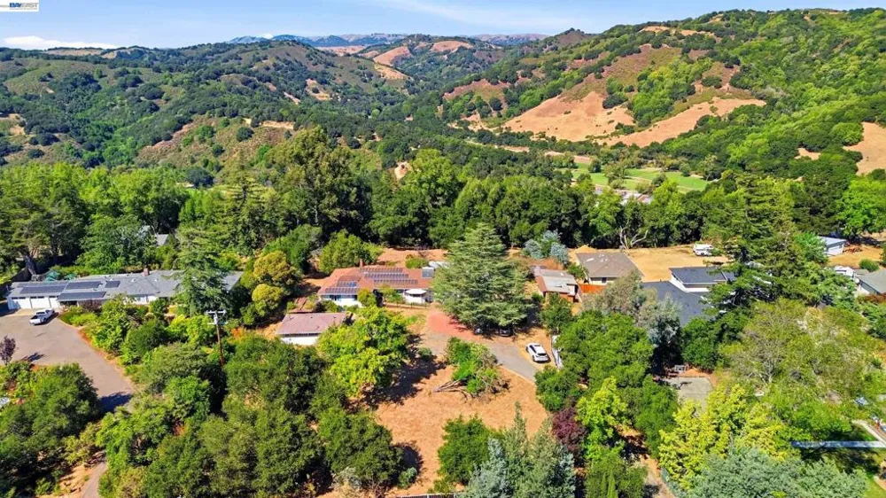 4618 Ewing Rd Castro Valley, CA 94546