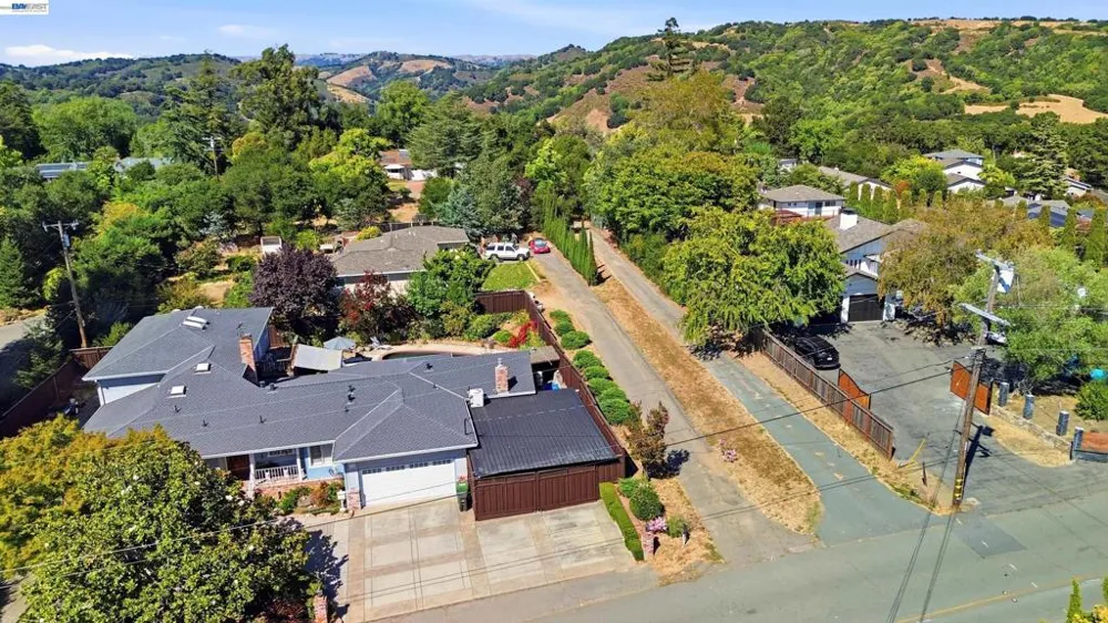 4618 Ewing Rd Castro Valley, CA 94546