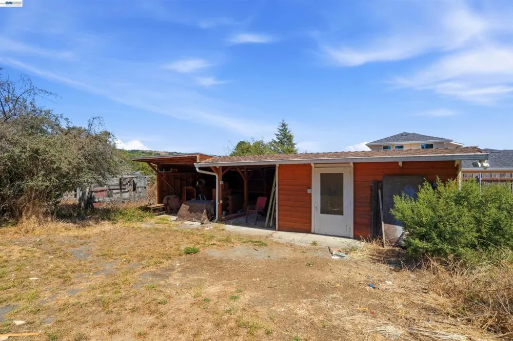4618 Ewing Rd Castro Valley, CA 94546
