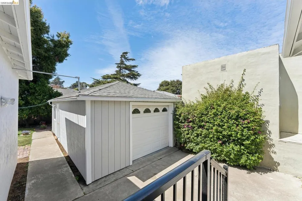 673 39Th St Richmond, CA 94805
