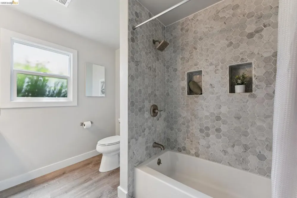 673 39Th St Richmond, CA 94805
