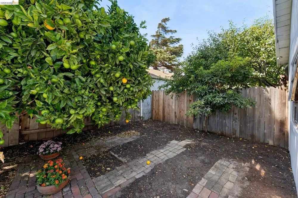 673 39Th St Richmond, CA 94805