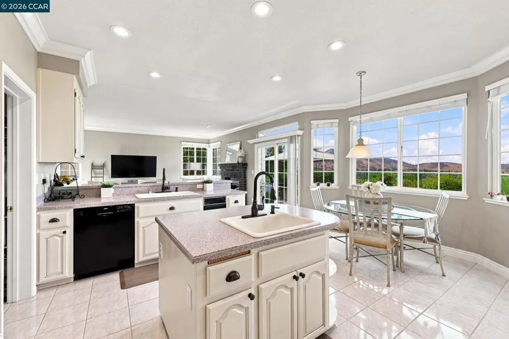 308 Ahwanee Lane Clayton, CA 94517
