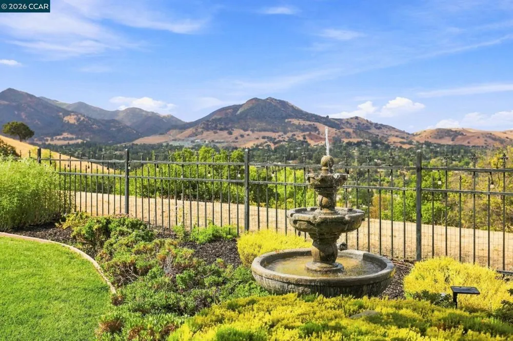 308 Ahwanee Lane Clayton, CA 94517