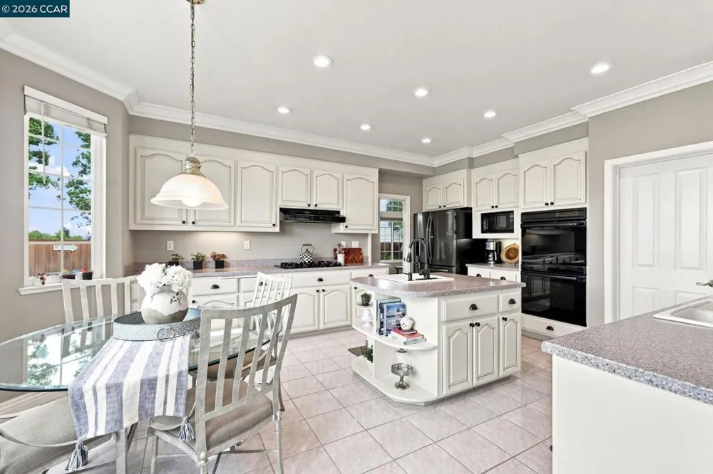 308 Ahwanee Lane Clayton, CA 94517
