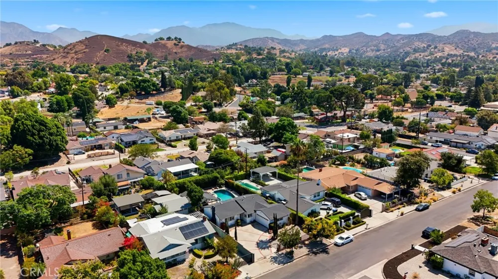 9930 Wealtha Sun Valley, CA 91352