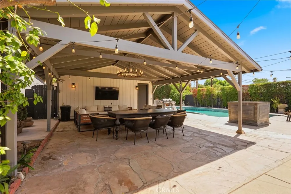 9930 Wealtha Sun Valley, CA 91352
