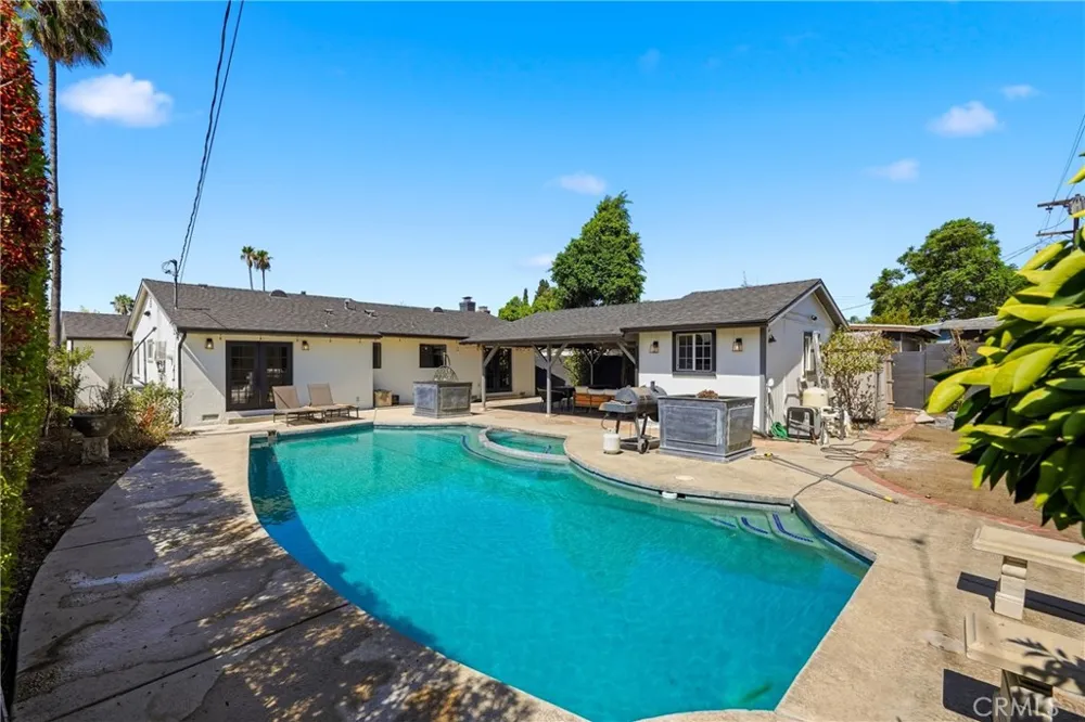 9930 Wealtha Sun Valley, CA 91352