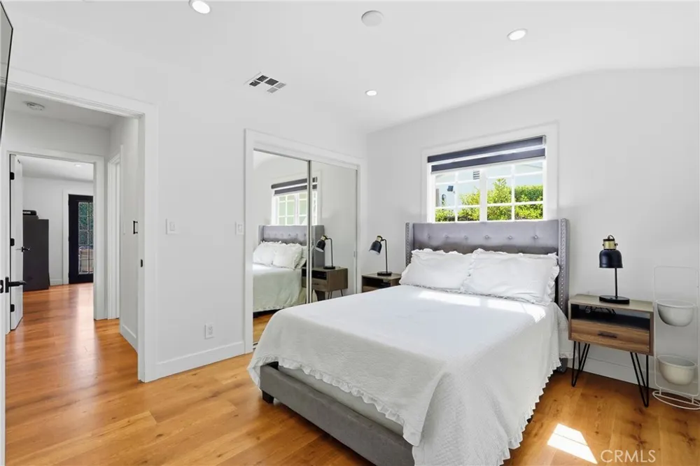 9930 Wealtha Sun Valley, CA 91352