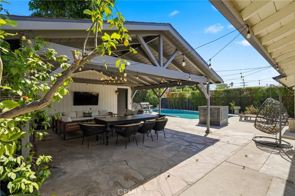 9930 Wealtha Sun Valley, CA 91352