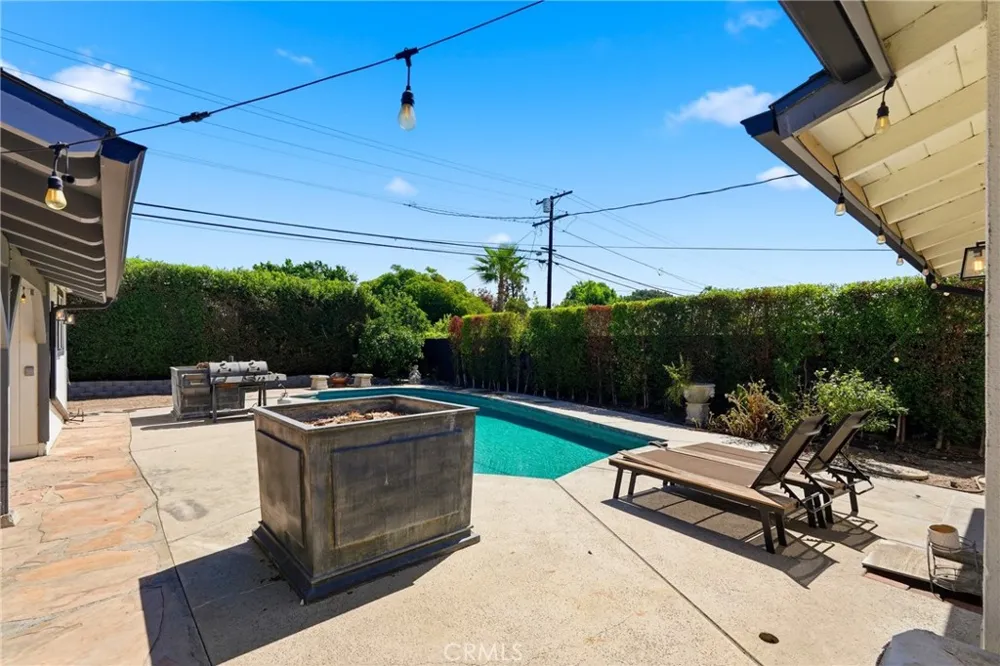 9930 Wealtha Sun Valley, CA 91352