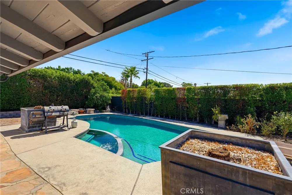 9930 Wealtha Sun Valley, CA 91352