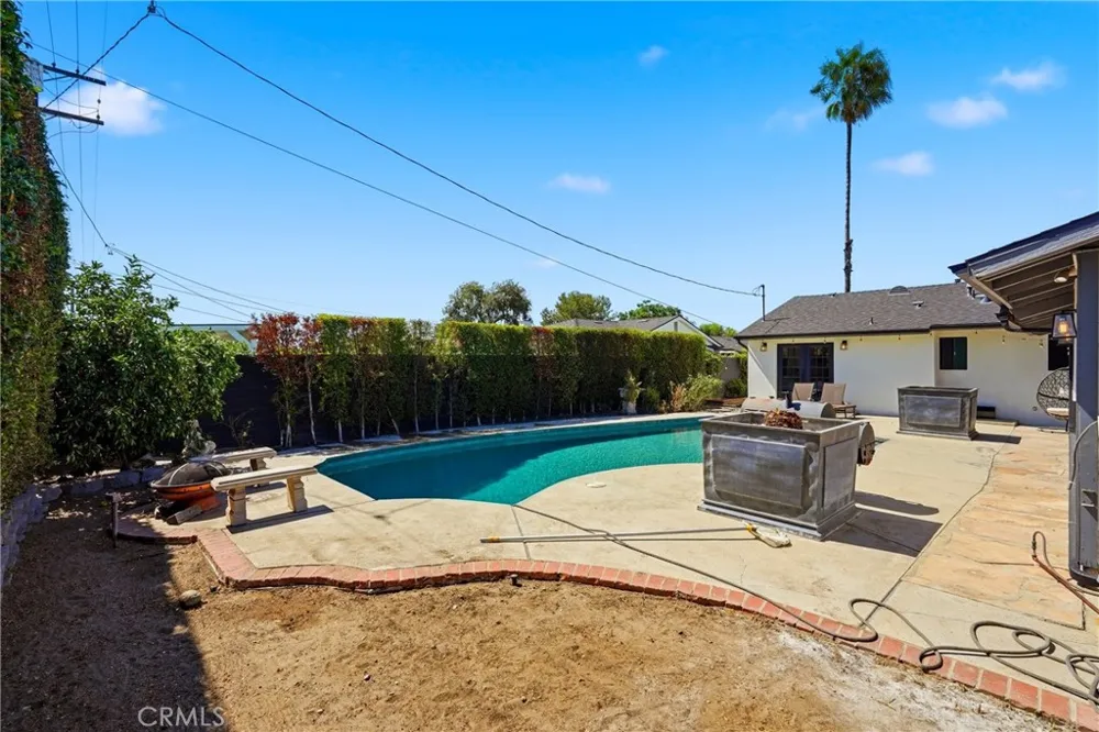 9930 Wealtha Sun Valley, CA 91352