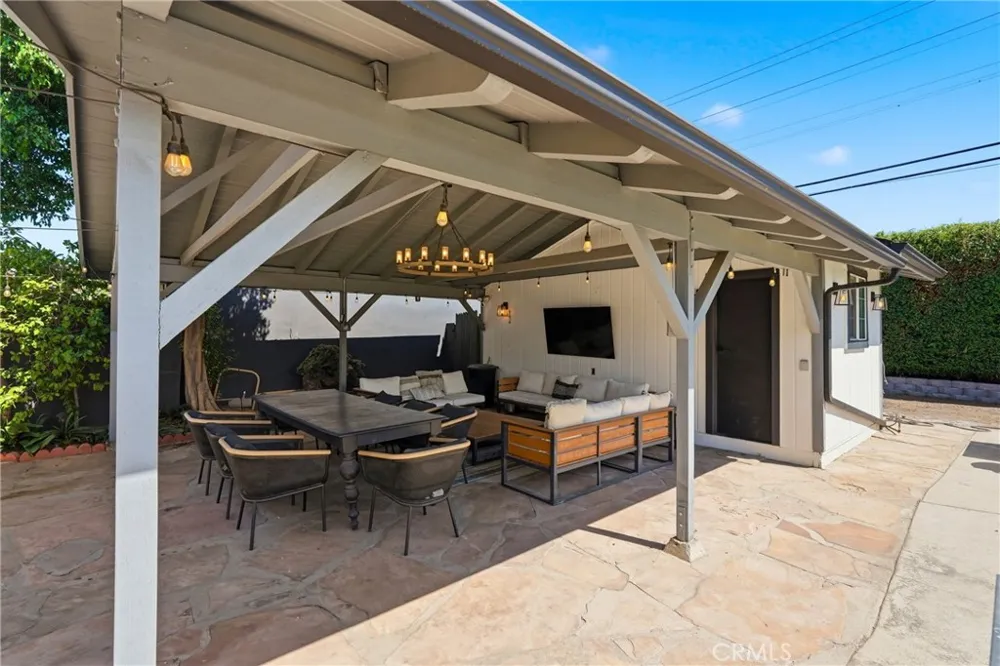 9930 Wealtha Sun Valley, CA 91352