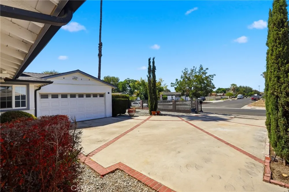 9930 Wealtha Sun Valley, CA 91352