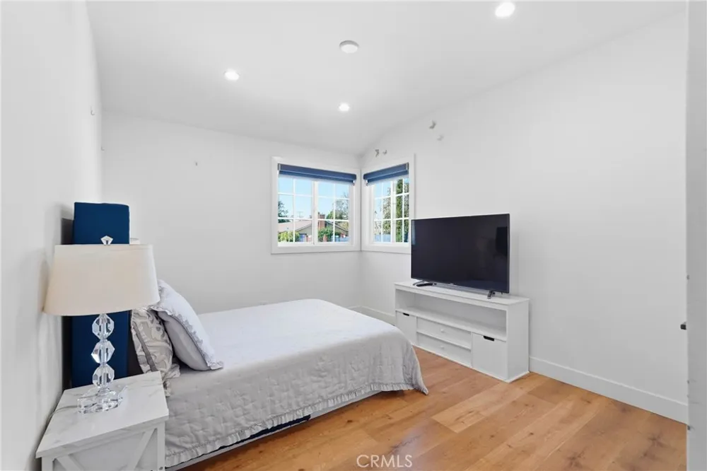9930 Wealtha Sun Valley, CA 91352