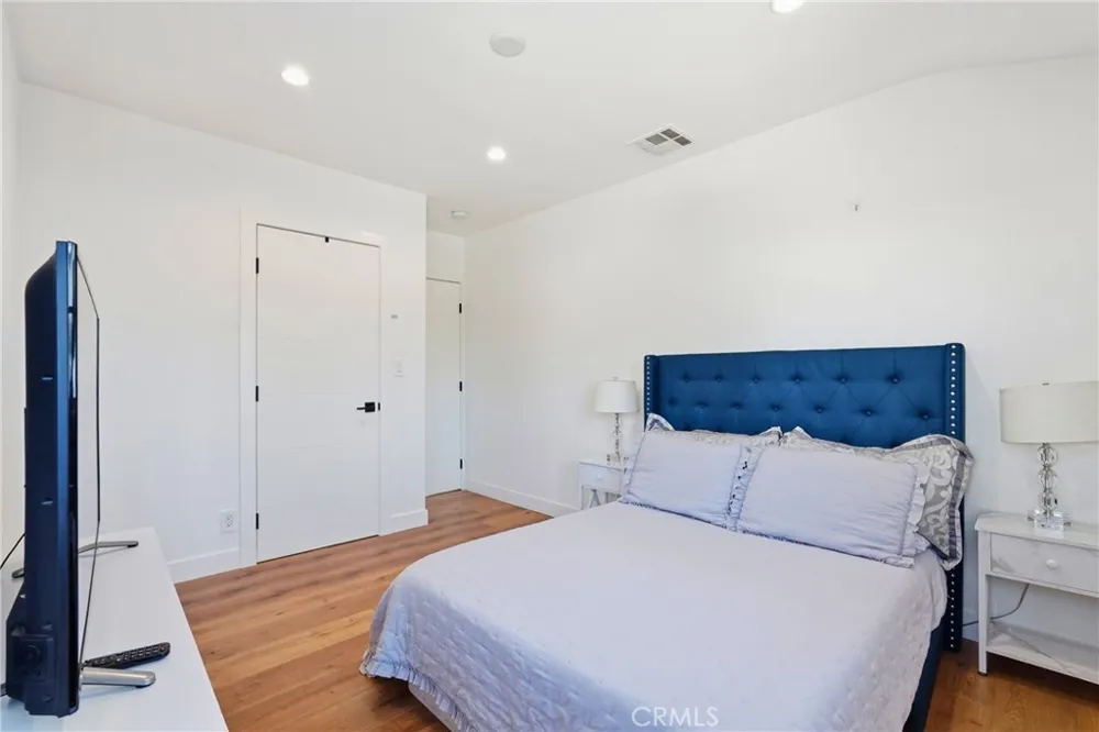 9930 Wealtha Sun Valley, CA 91352