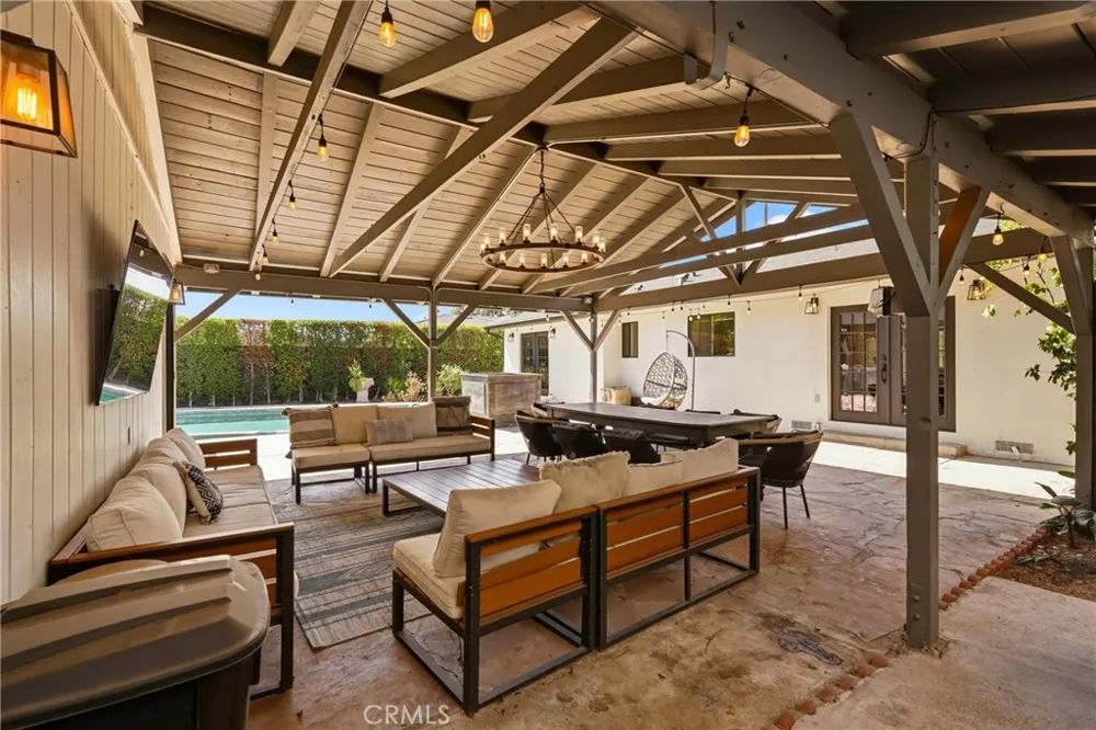 9930 Wealtha Sun Valley, CA 91352
