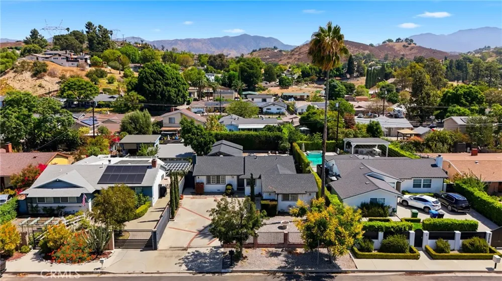 9930 Wealtha Sun Valley, CA 91352