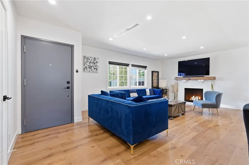 9930 Wealtha Sun Valley, CA 91352