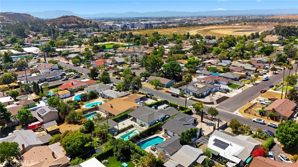 9930 Wealtha Sun Valley, CA 91352