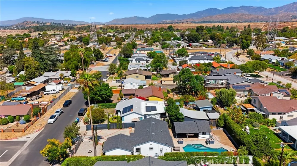 9930 Wealtha Sun Valley, CA 91352