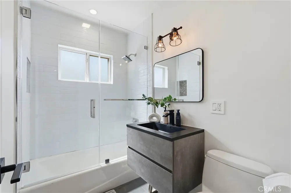 9930 Wealtha Sun Valley, CA 91352