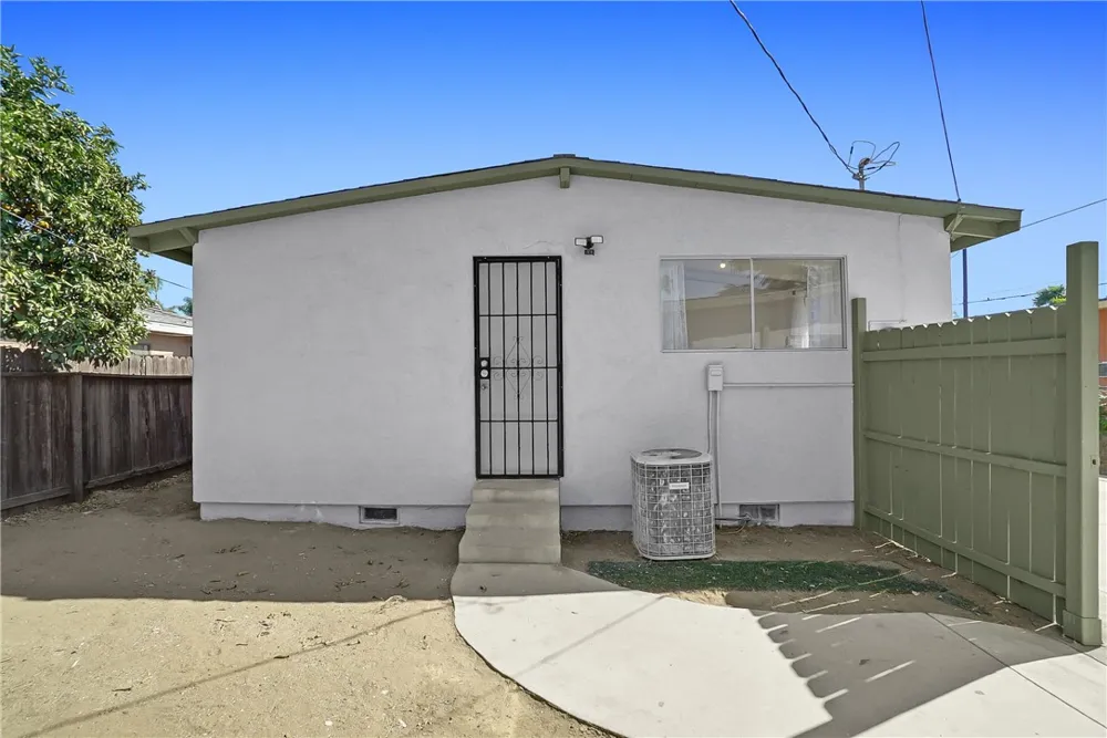 371 Fowler Pomona, CA 91766