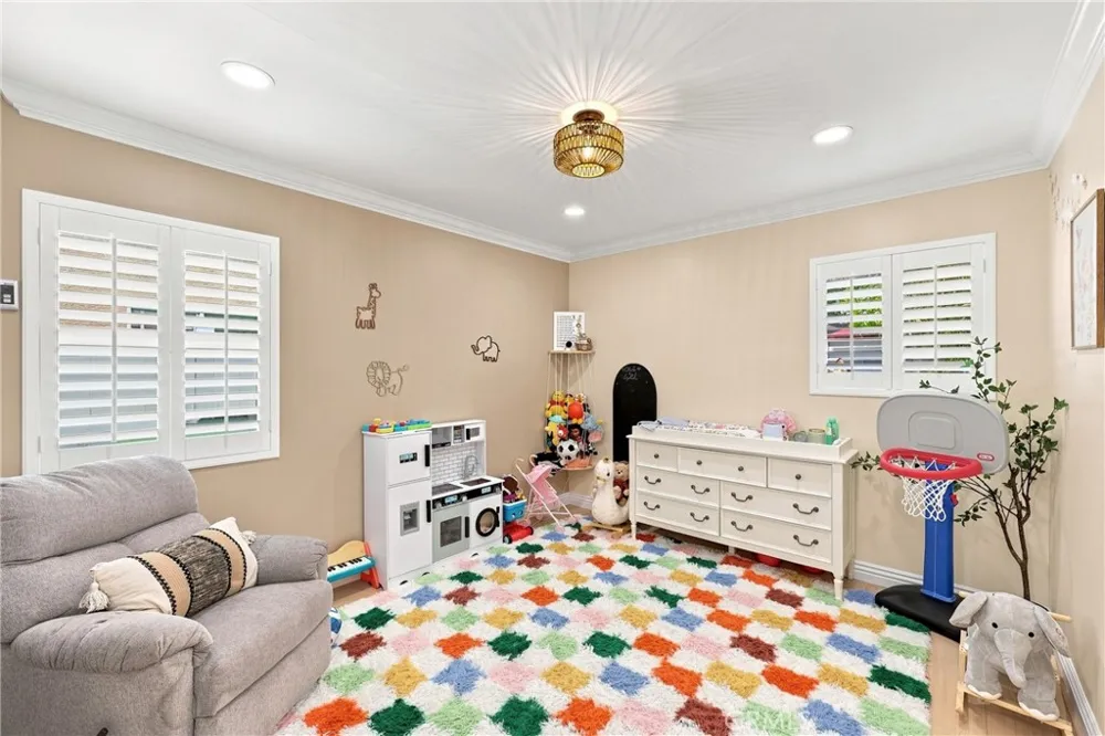 8317 Cheyenne Downey, CA 90242