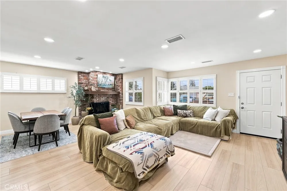 8317 Cheyenne Downey, CA 90242