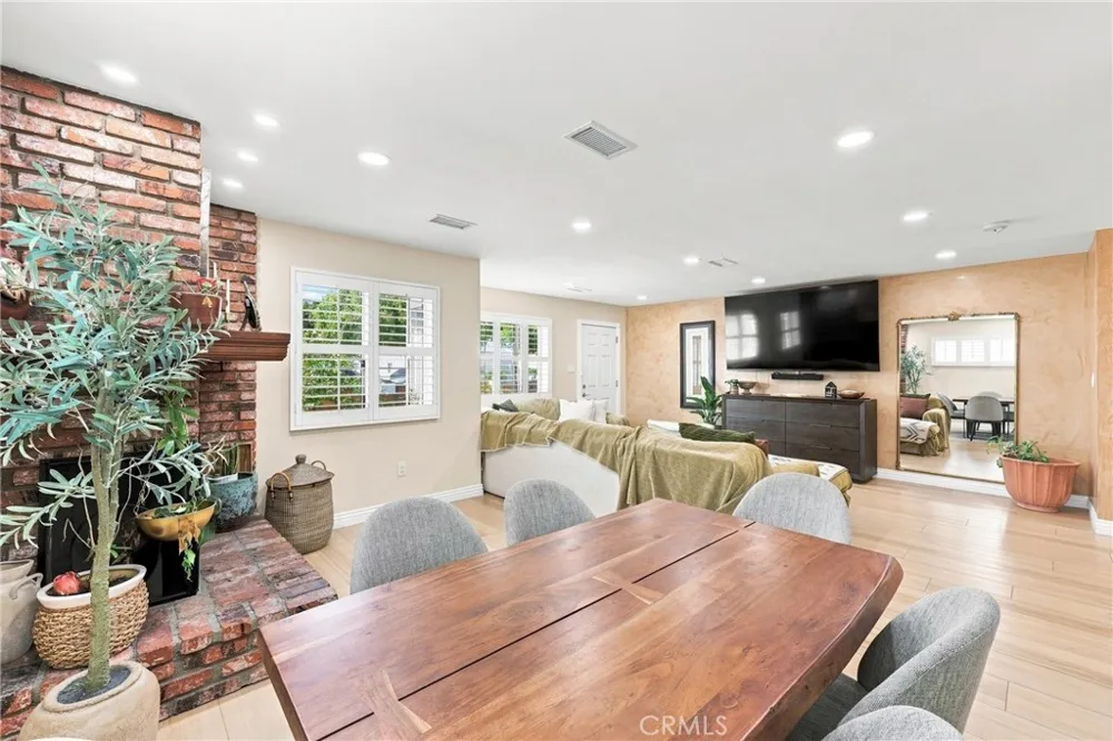 8317 Cheyenne Downey, CA 90242