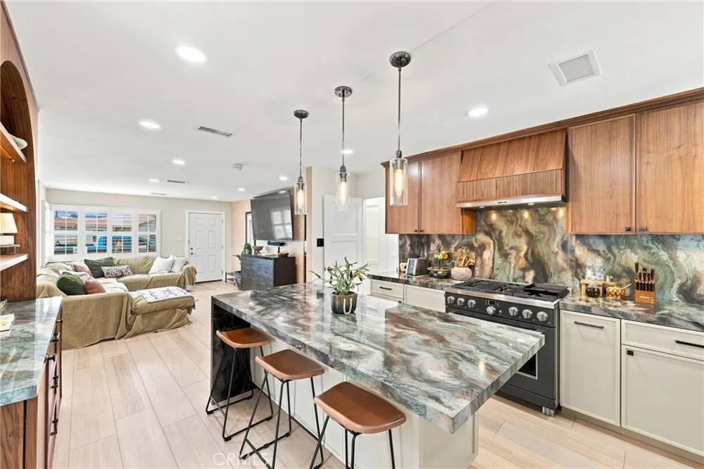 8317 Cheyenne Downey, CA 90242
