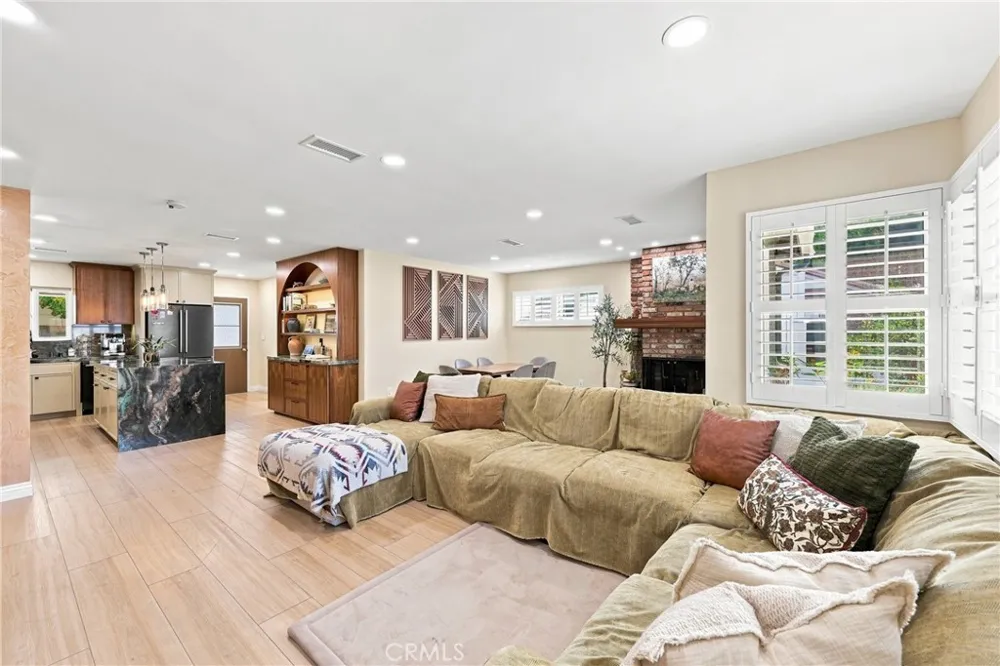 8317 Cheyenne Downey, CA 90242