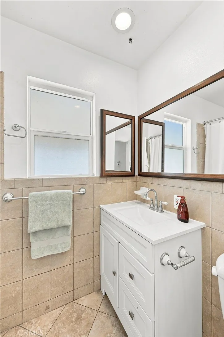 8317 Cheyenne Downey, CA 90242