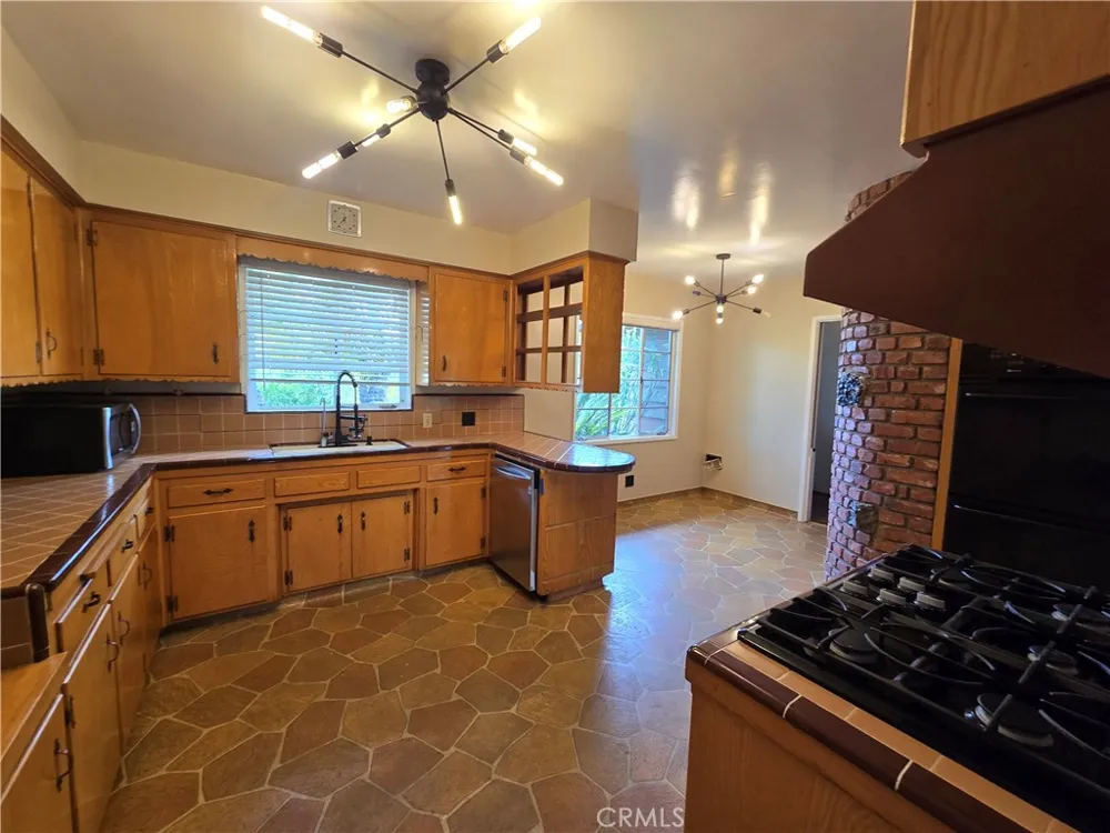 932 W Granada Court Ontario, CA 91762