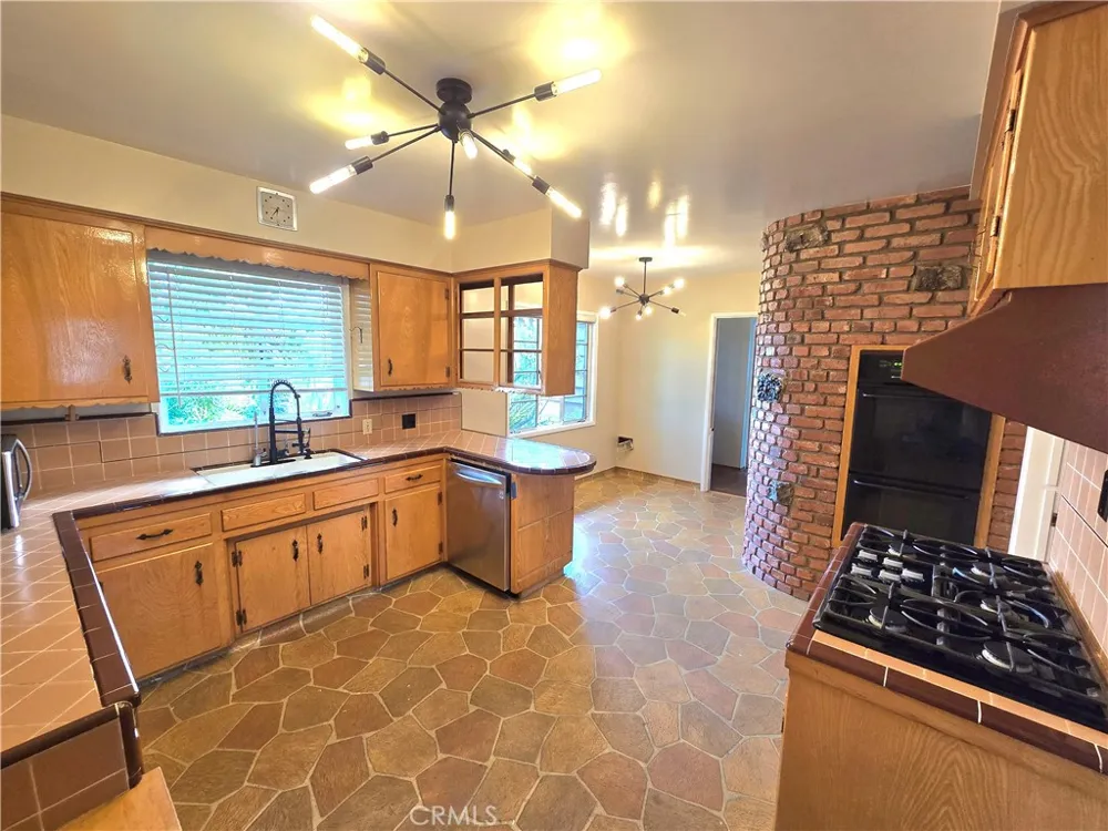 932 W Granada Court Ontario, CA 91762