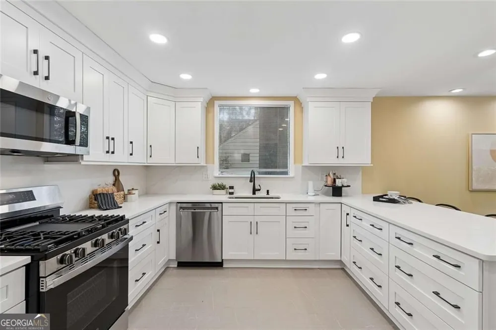 805 Holmes ST NW Atlanta, GA 30318