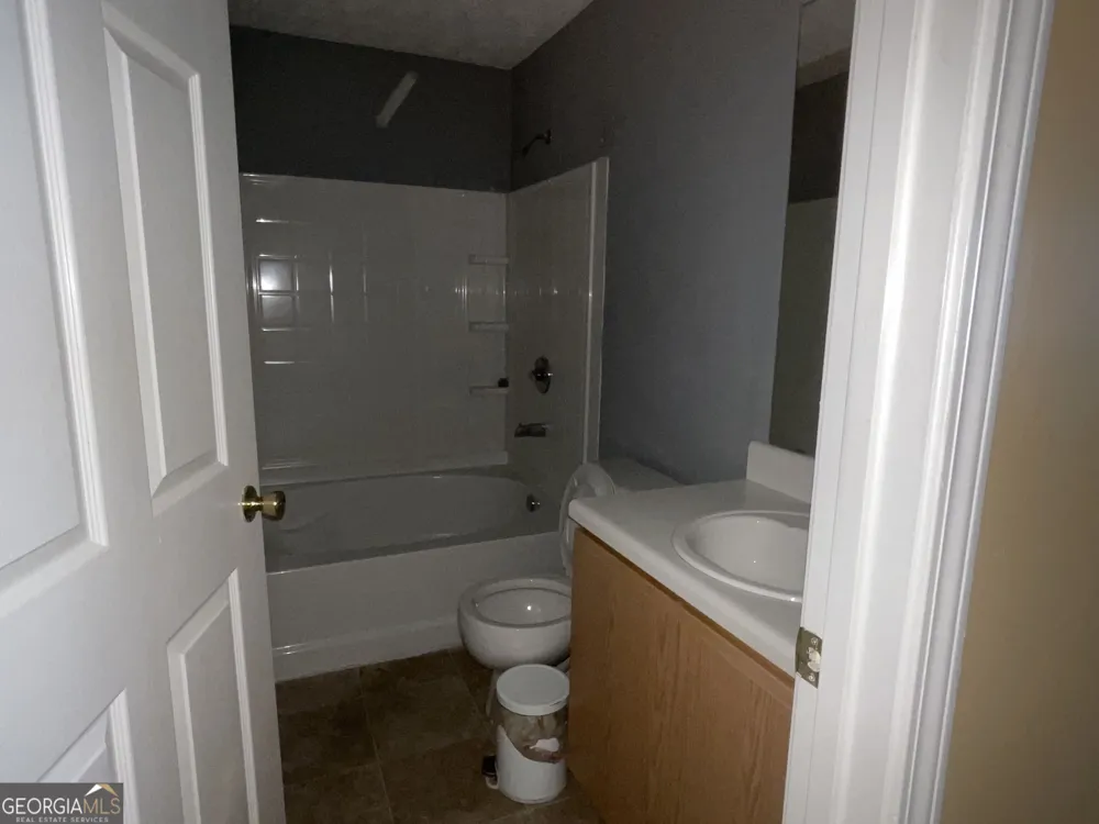 1203 Par Three WAY Lithonia, GA 30038