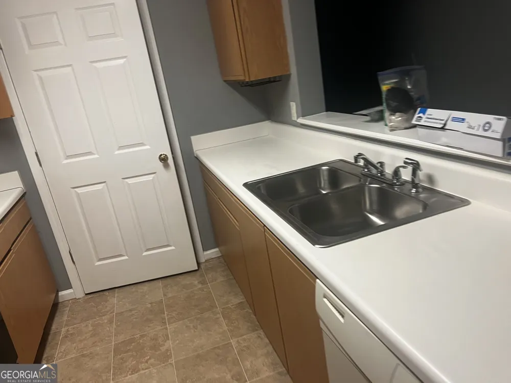 1203 Par Three WAY Lithonia, GA 30038