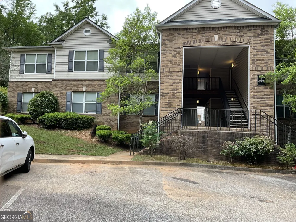 1203 Par Three WAY Lithonia, GA 30038