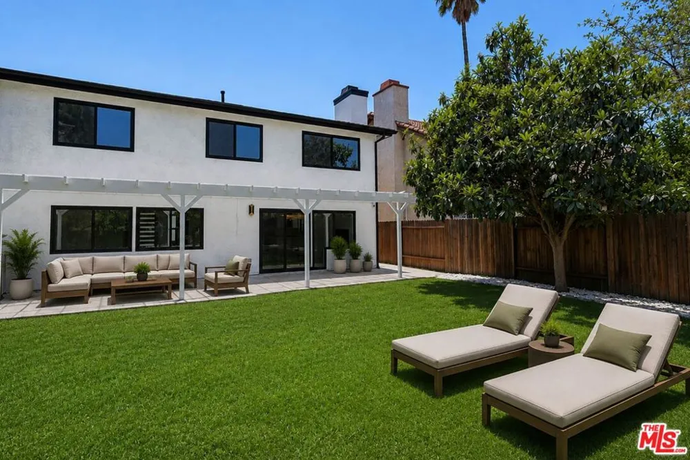 19701 Blythe Street Los Angeles, CA 91306