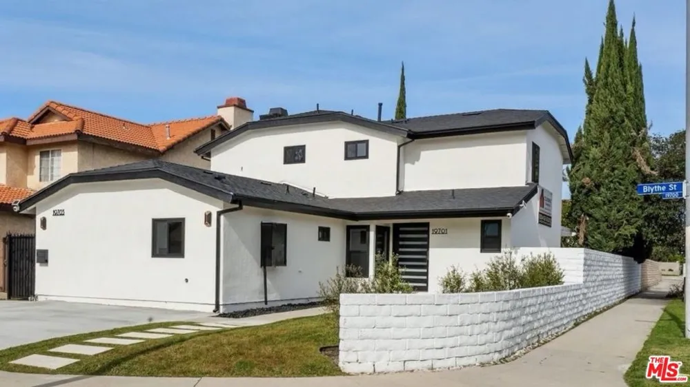 19701 Blythe Street Los Angeles, CA 91306